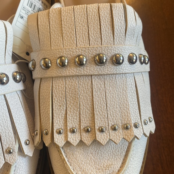 White mules with silver grommets - Picture 2 of 4